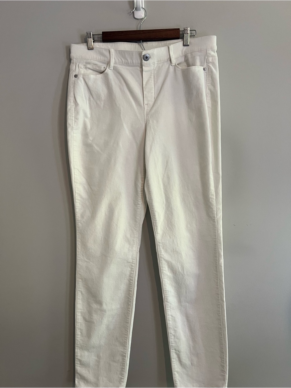 J. Jill White Slim Straight Pants Size Medium Tall